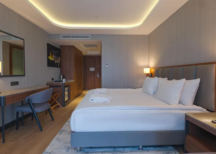 Azura World Hotel 5*