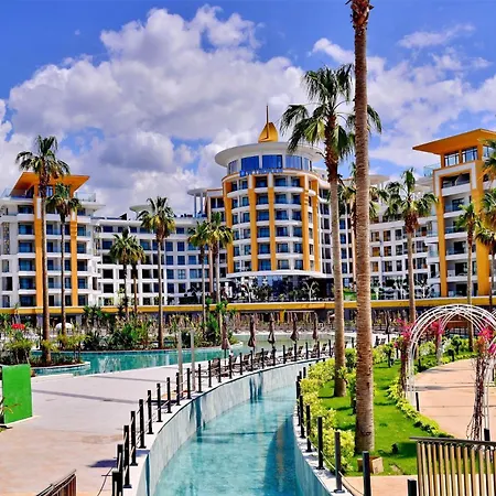 Wyndham Hotel *
