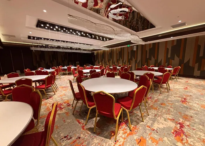 מלון Azura World