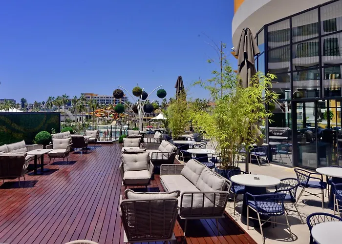 Azura World אלאניה